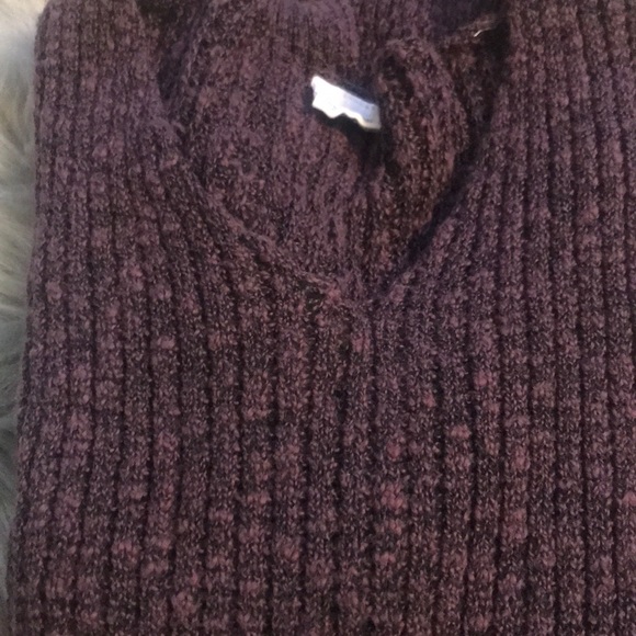 Plum vneck sweater - Picture 3 of 3